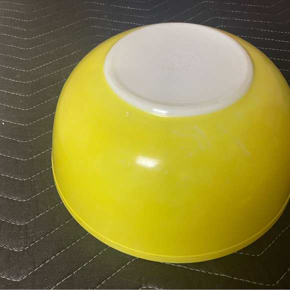 Pyrex Mixing bowls 401,402,403,404 all in good condition for their age - Picture 3 of 6